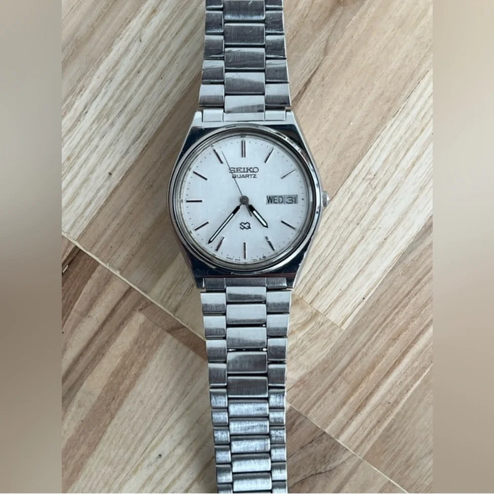 Seiko SQ Vintage Men's Watch Stainless Dial and Bracelet Day Date Windows